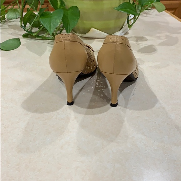 STUART WEITZMAN Shoes - Picture 5 of 7